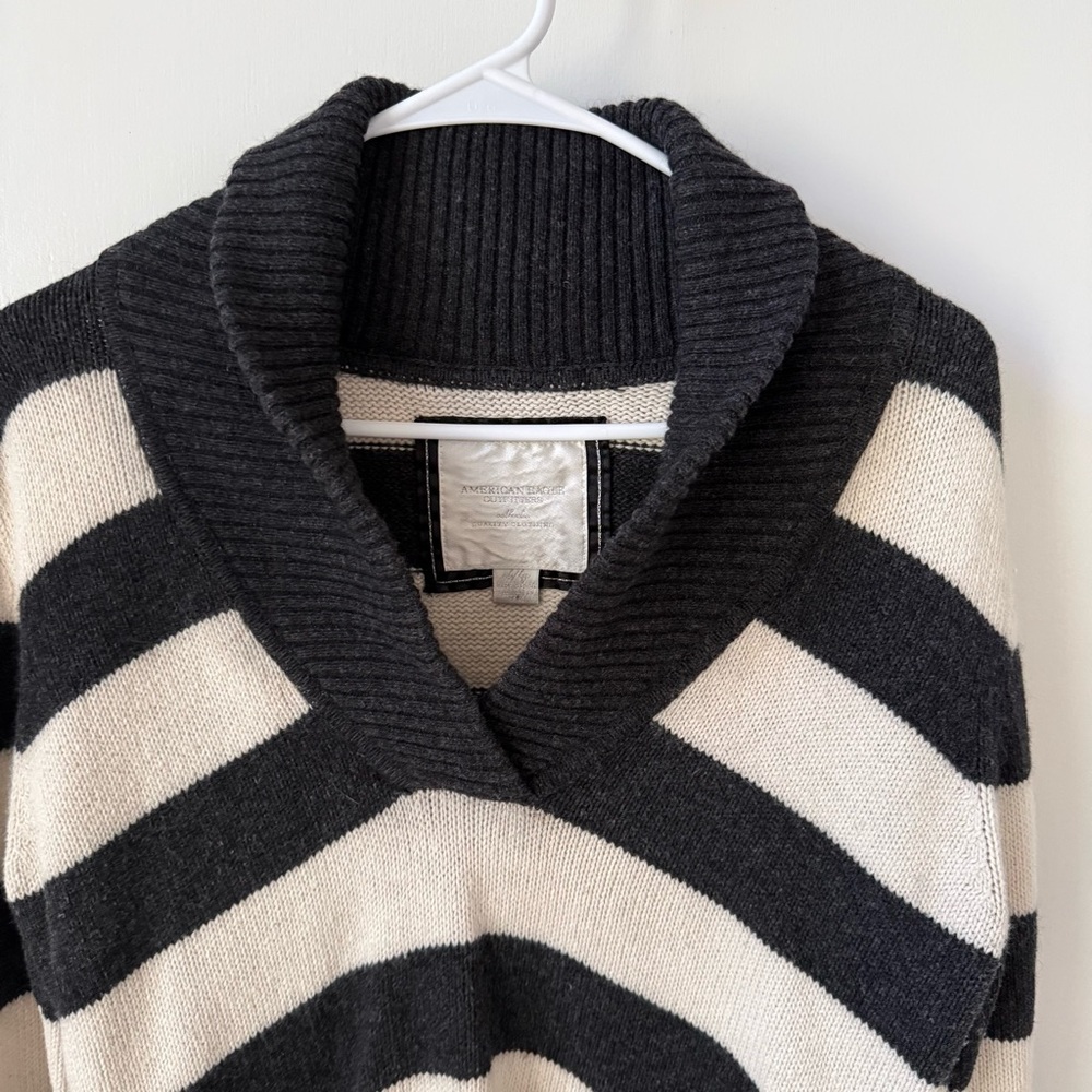 Y2K American Eagle Striped Shawl Collar Sweater in Charcoal Grey and Ivory - Picture 5 of 12